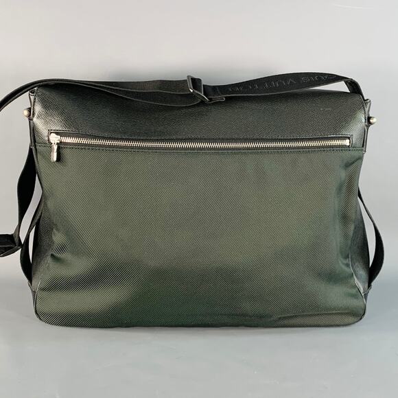 LOUIS VUITTON Dersou Taiga Black Green Nylon Twill Leather Messenger Bag - Picture 4 of 10